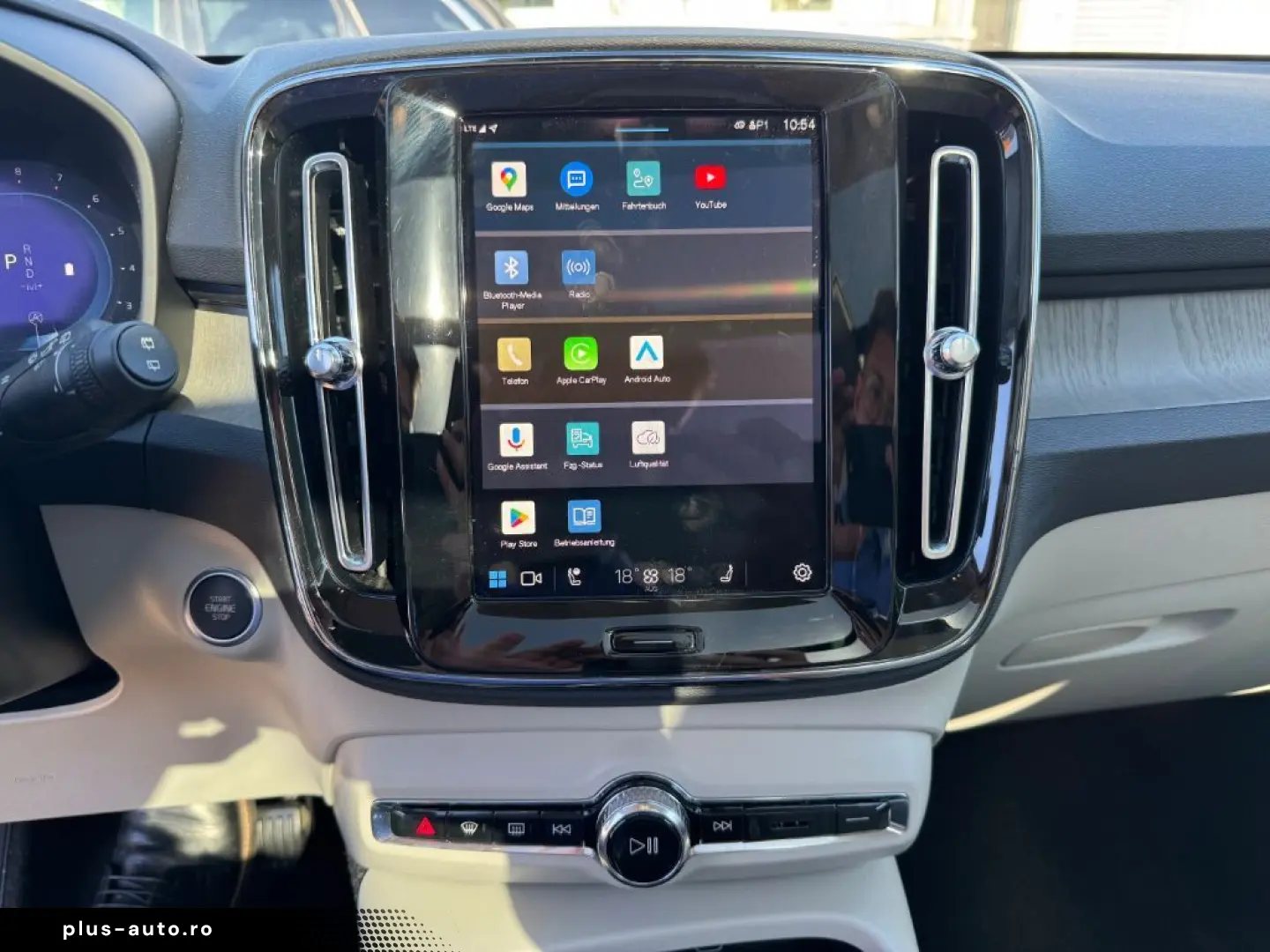 VOLVO XC40 B4 B DKG Ultimate Dark HarmanKardon ACC