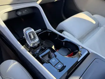 VOLVO XC40 B4 B DKG Ultimate Dark HarmanKardon ACC