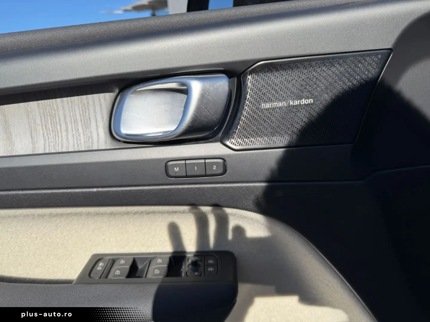 VOLVO XC40 B4 B DKG Ultimate Dark HarmanKardon ACC