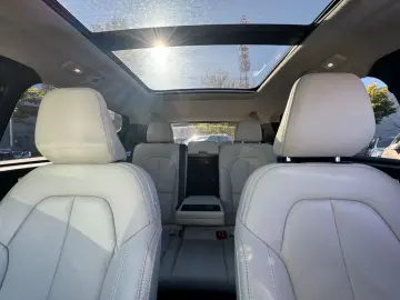 VOLVO XC40 B4 B DKG Ultimate Dark HarmanKardon ACC