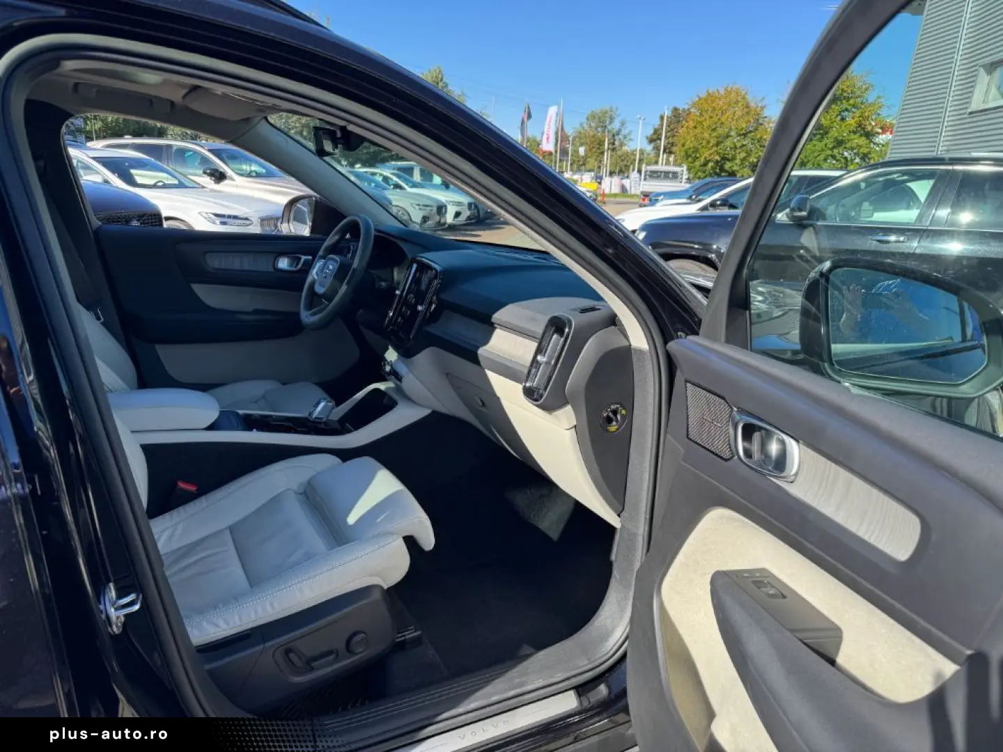 VOLVO XC40 B4 B DKG Ultimate Dark HarmanKardon ACC