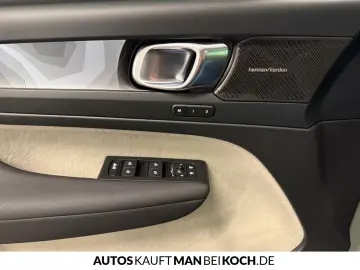 VOLVO XC40 T4 Recharge Plus Bright BLIS STDHz 360v H&K