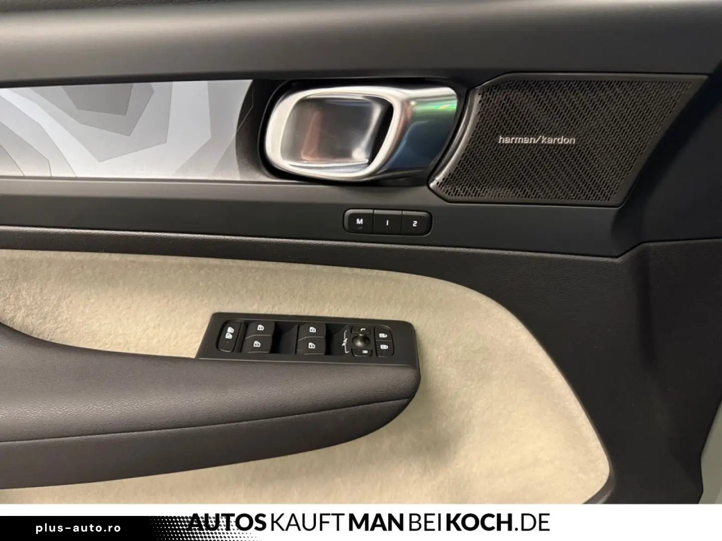 VOLVO XC40 T4 Recharge Plus Bright BLIS STDHz 360v H&K