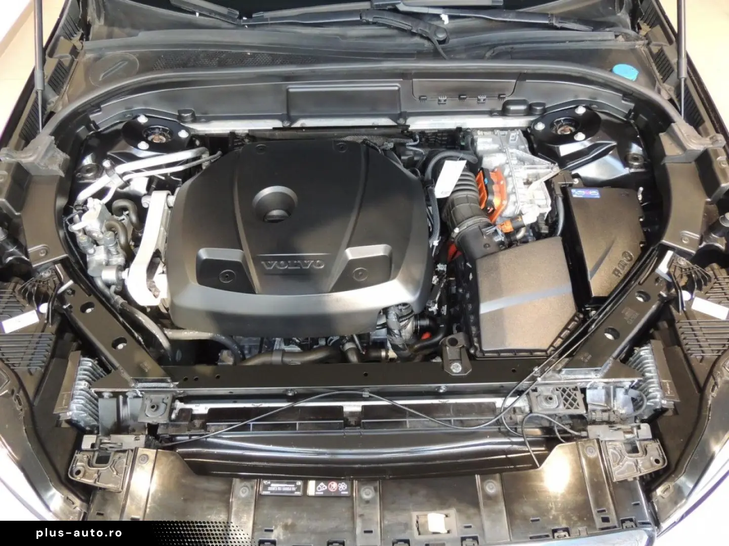 VOLVO XC60 Recharge T6 AWD R-Design Klima Navi