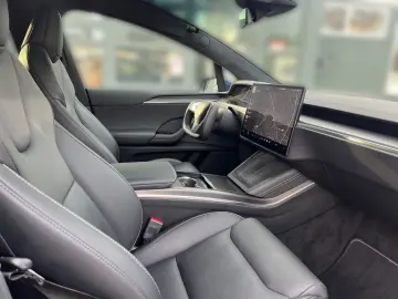 TESLA Model X Plaid Yoke 6-Seat AHK 8x22Zoll Autopilot
