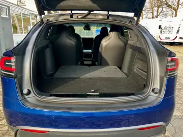TESLA Model X Plaid Yoke 6-Seat AHK 8x22Zoll Autopilot
