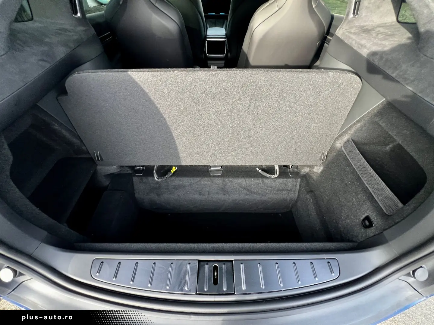 TESLA Model X Plaid Yoke 6-Seat AHK 8x22Zoll Autopilot