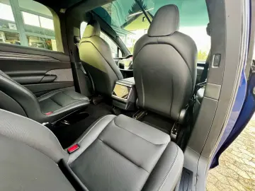 TESLA Model X Plaid Yoke 6-Seat AHK 8x22Zoll Autopilot