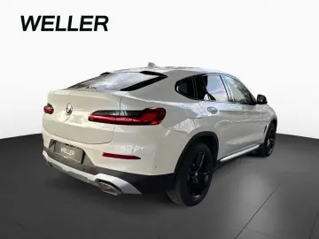 BMW X4 xDrive20d AHK Pano. Adapt.LED ACC H K LC DA