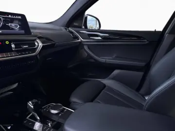 BMW X4 xDrive20d AHK Pano. Adapt.LED ACC H K LC DA