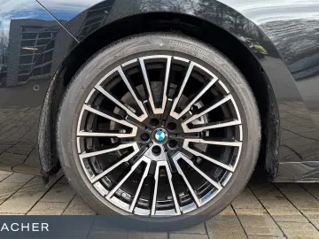 BMW 740d A xDrive M-Sport ACC HUD 360  SkyLou Sitzhg