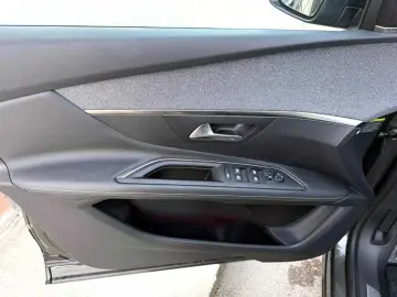 Peugeot 3008 Gen-Ii-2016