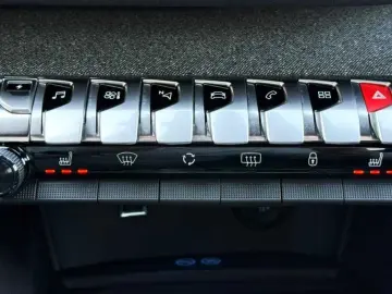 Peugeot 3008 Gen-Ii-2016