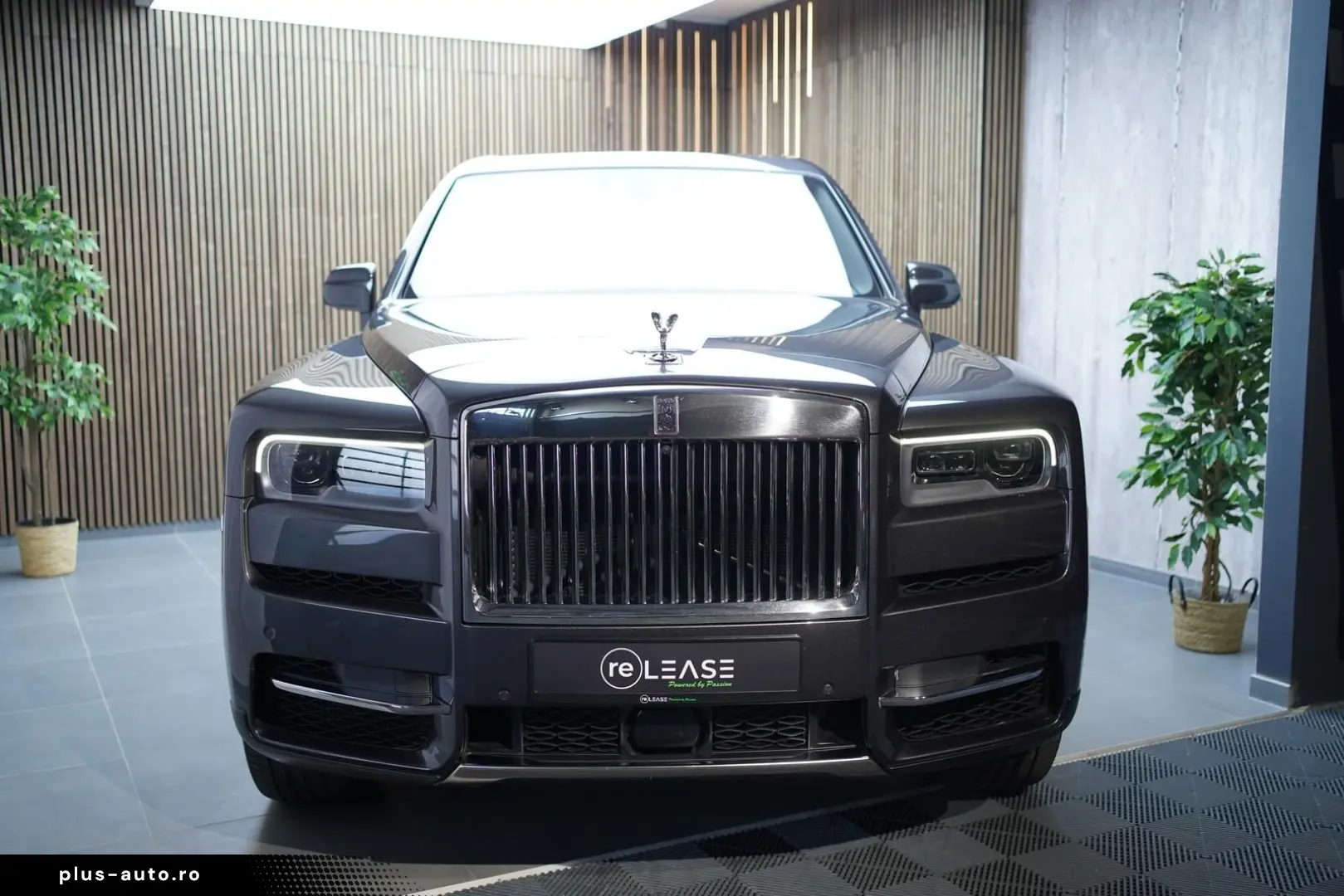 ROLLS ROYCE Cullinan   TV   4-Seats   NightV   22Z   Fridge