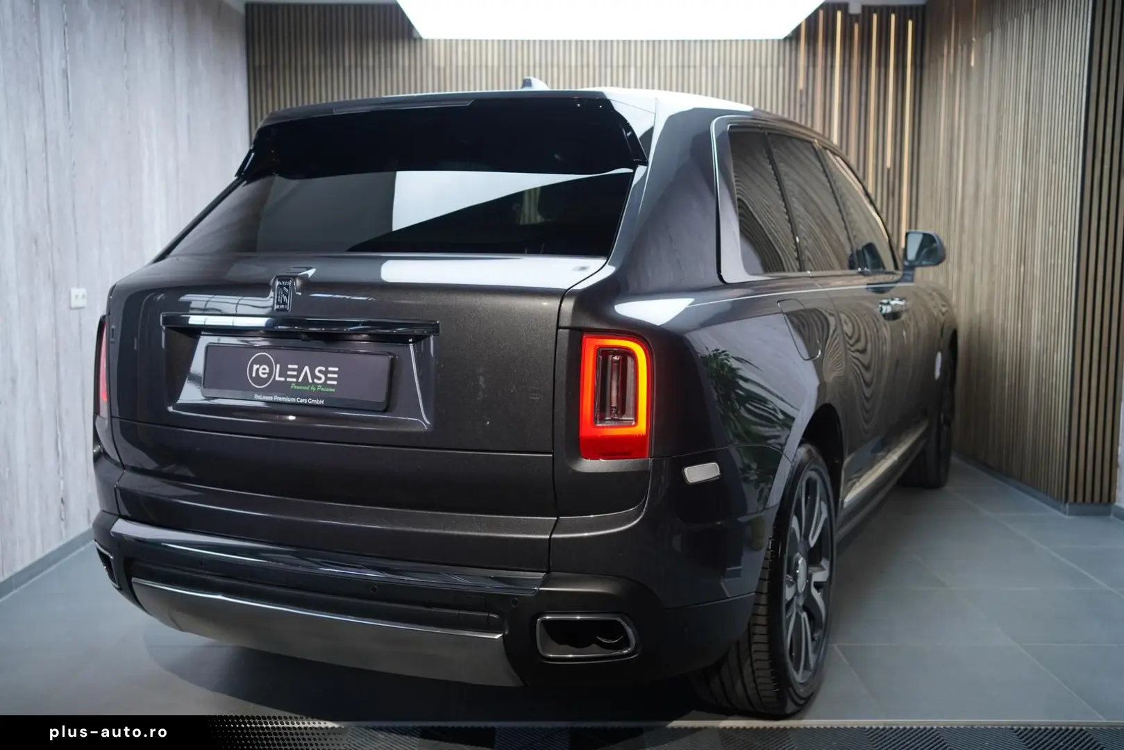 ROLLS ROYCE Cullinan   TV   4-Seats   NightV   22Z   Fridge