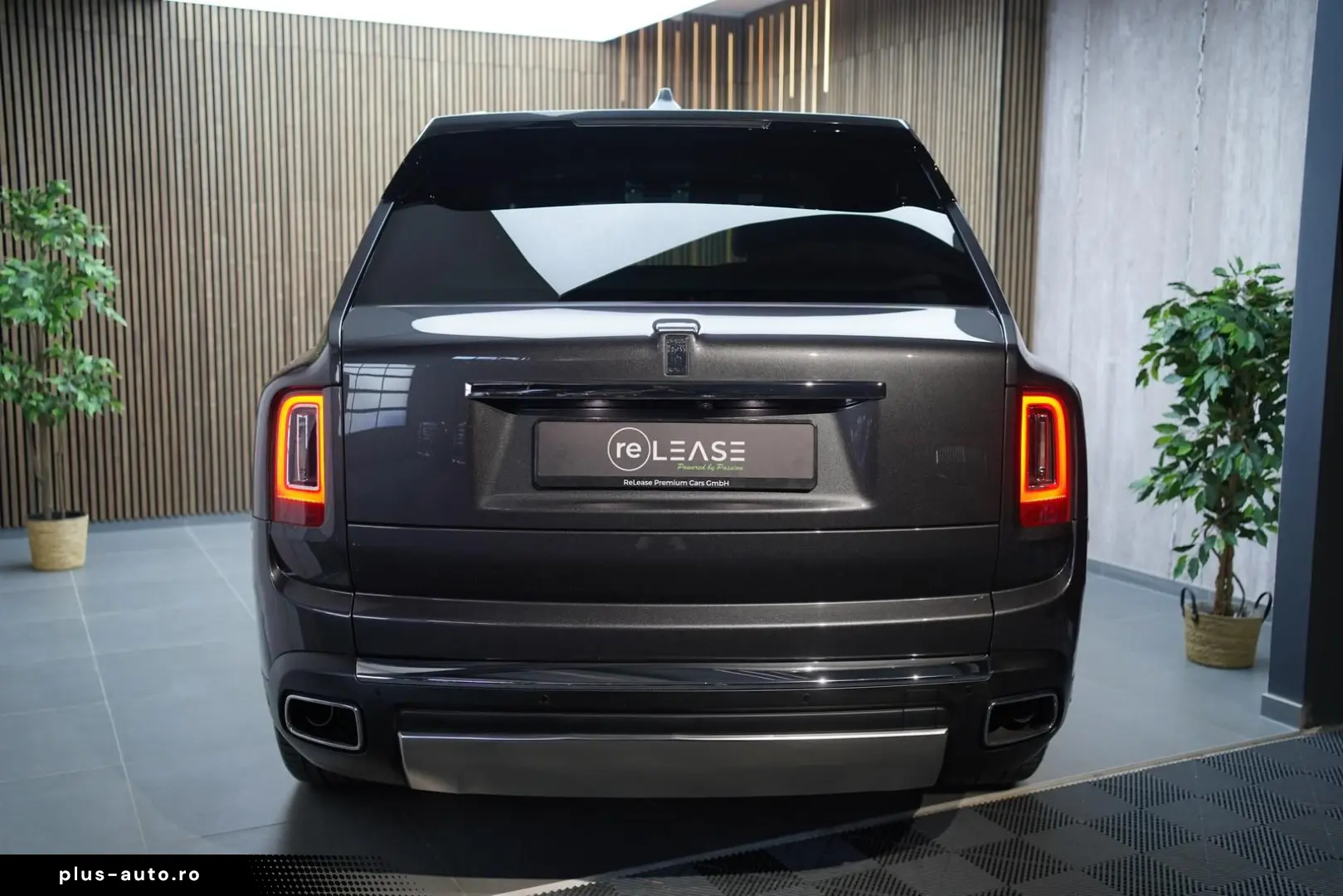 ROLLS ROYCE Cullinan   TV   4-Seats   NightV   22Z   Fridge