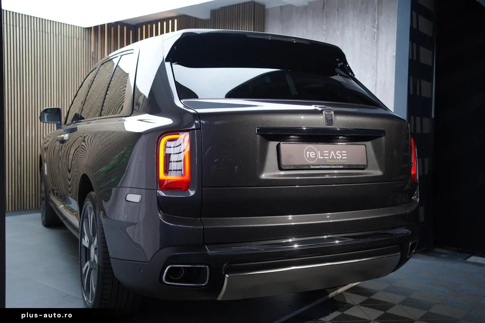 ROLLS ROYCE Cullinan   TV   4-Seats   NightV   22Z   Fridge