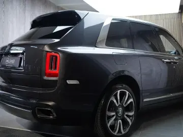 ROLLS ROYCE Cullinan   TV   4-Seats   NightV   22Z   Fridge