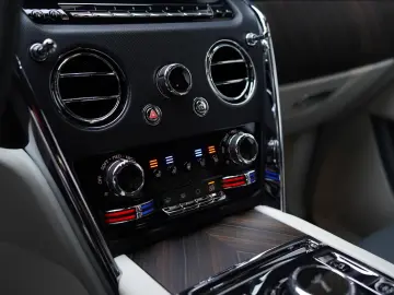 ROLLS ROYCE Cullinan   TV   4-Seats   NightV   22Z   Fridge