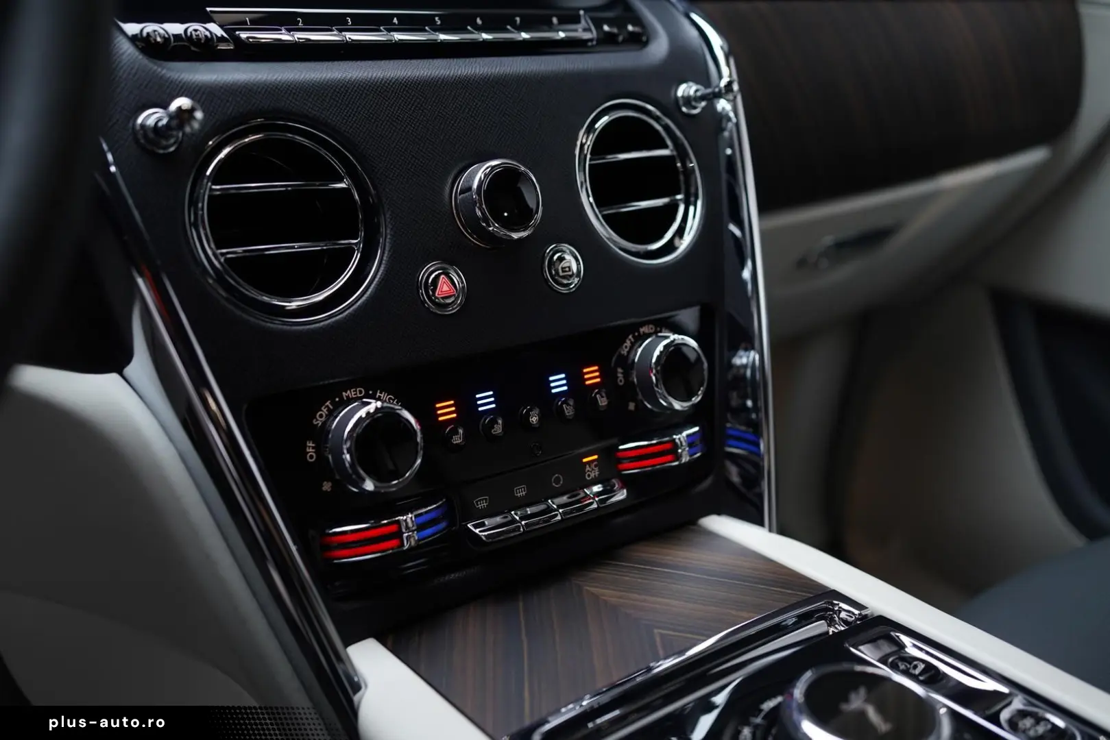 ROLLS ROYCE Cullinan   TV   4-Seats   NightV   22Z   Fridge