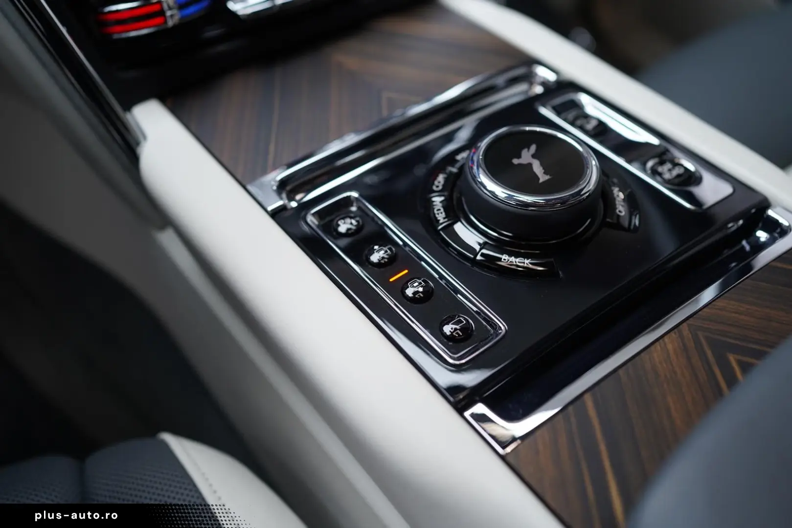 ROLLS ROYCE Cullinan   TV   4-Seats   NightV   22Z   Fridge