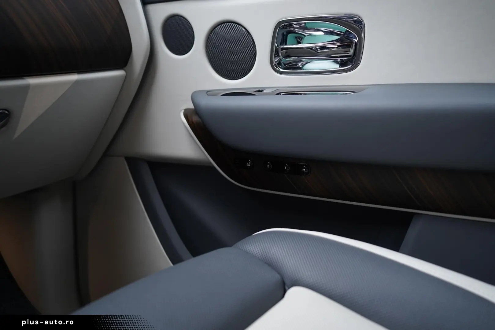 ROLLS ROYCE Cullinan   TV   4-Seats   NightV   22Z   Fridge