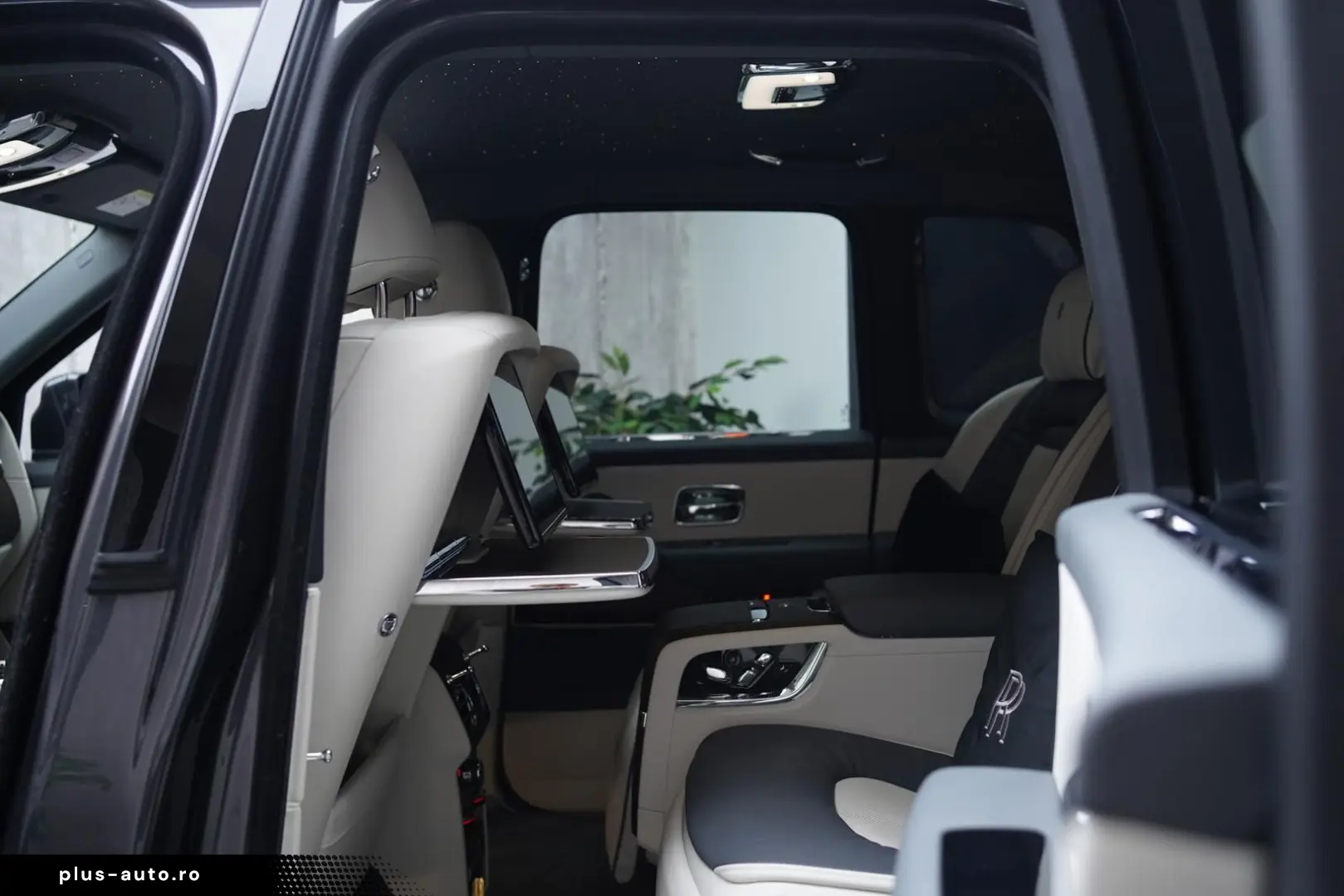 ROLLS ROYCE Cullinan   TV   4-Seats   NightV   22Z   Fridge
