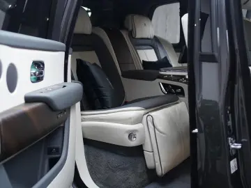 ROLLS ROYCE Cullinan   TV   4-Seats   NightV   22Z   Fridge