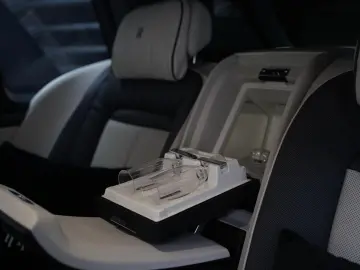 ROLLS ROYCE Cullinan   TV   4-Seats   NightV   22Z   Fridge