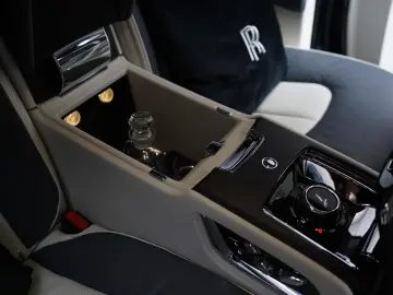 ROLLS ROYCE Cullinan   TV   4-Seats   NightV   22Z   Fridge