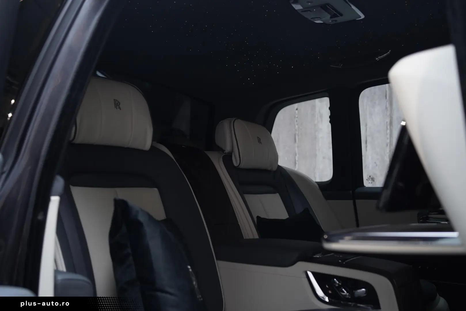 ROLLS ROYCE Cullinan   TV   4-Seats   NightV   22Z   Fridge