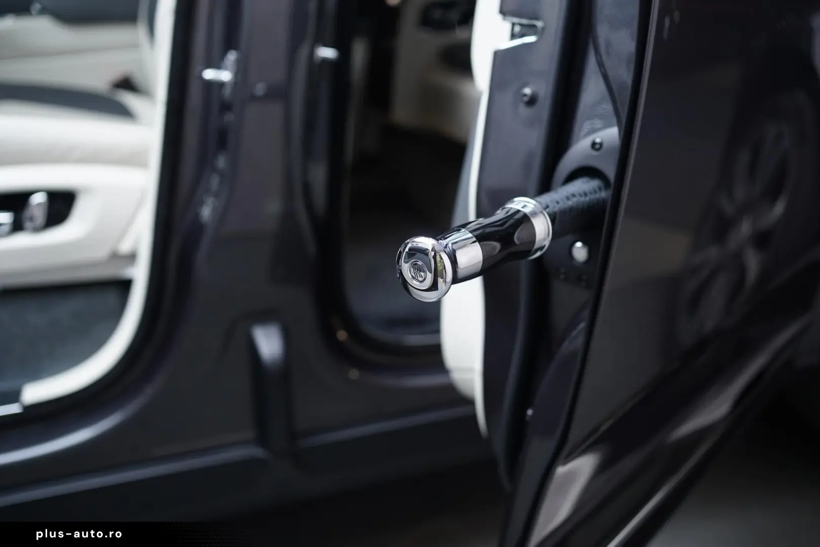 ROLLS ROYCE Cullinan   TV   4-Seats   NightV   22Z   Fridge