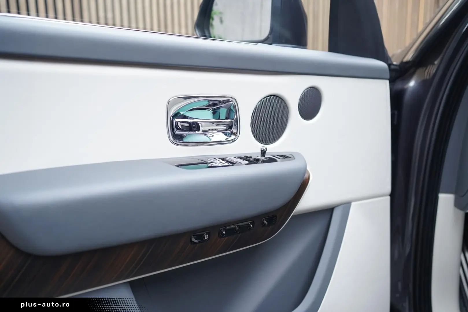 ROLLS ROYCE Cullinan   TV   4-Seats   NightV   22Z   Fridge