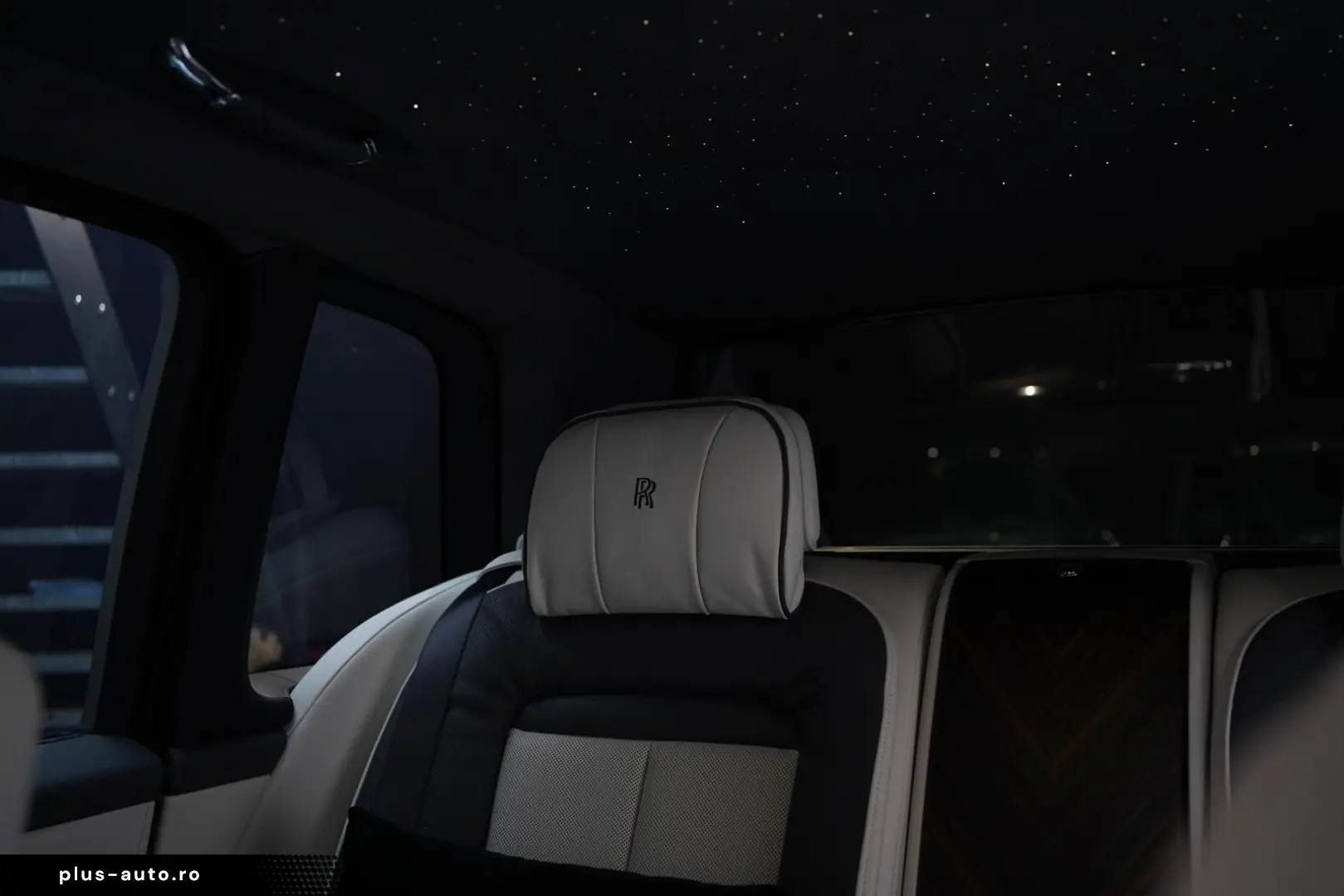 ROLLS ROYCE Cullinan   TV   4-Seats   NightV   22Z   Fridge