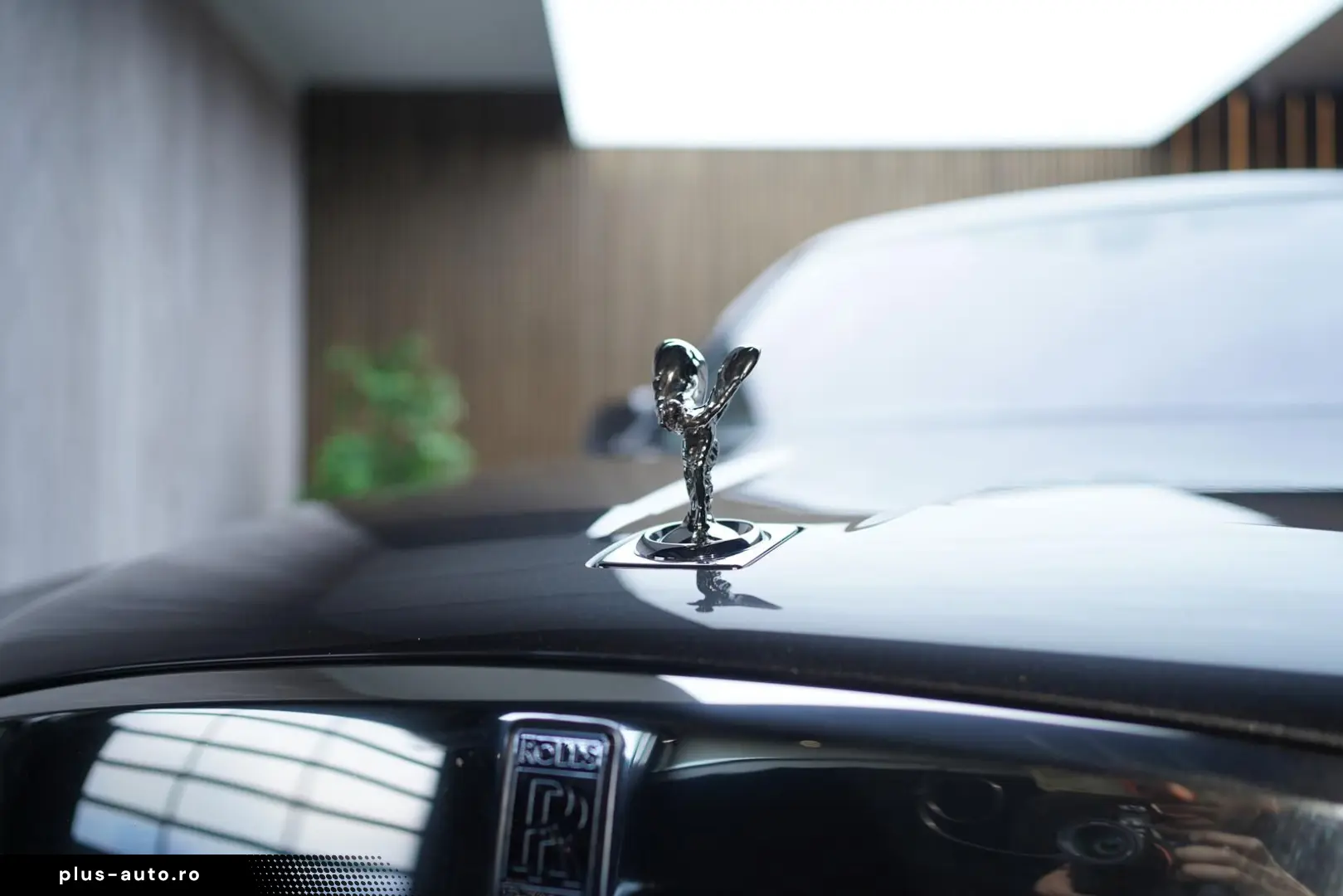 ROLLS ROYCE Cullinan   TV   4-Seats   NightV   22Z   Fridge