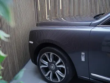 ROLLS ROYCE Cullinan   TV   4-Seats   NightV   22Z   Fridge