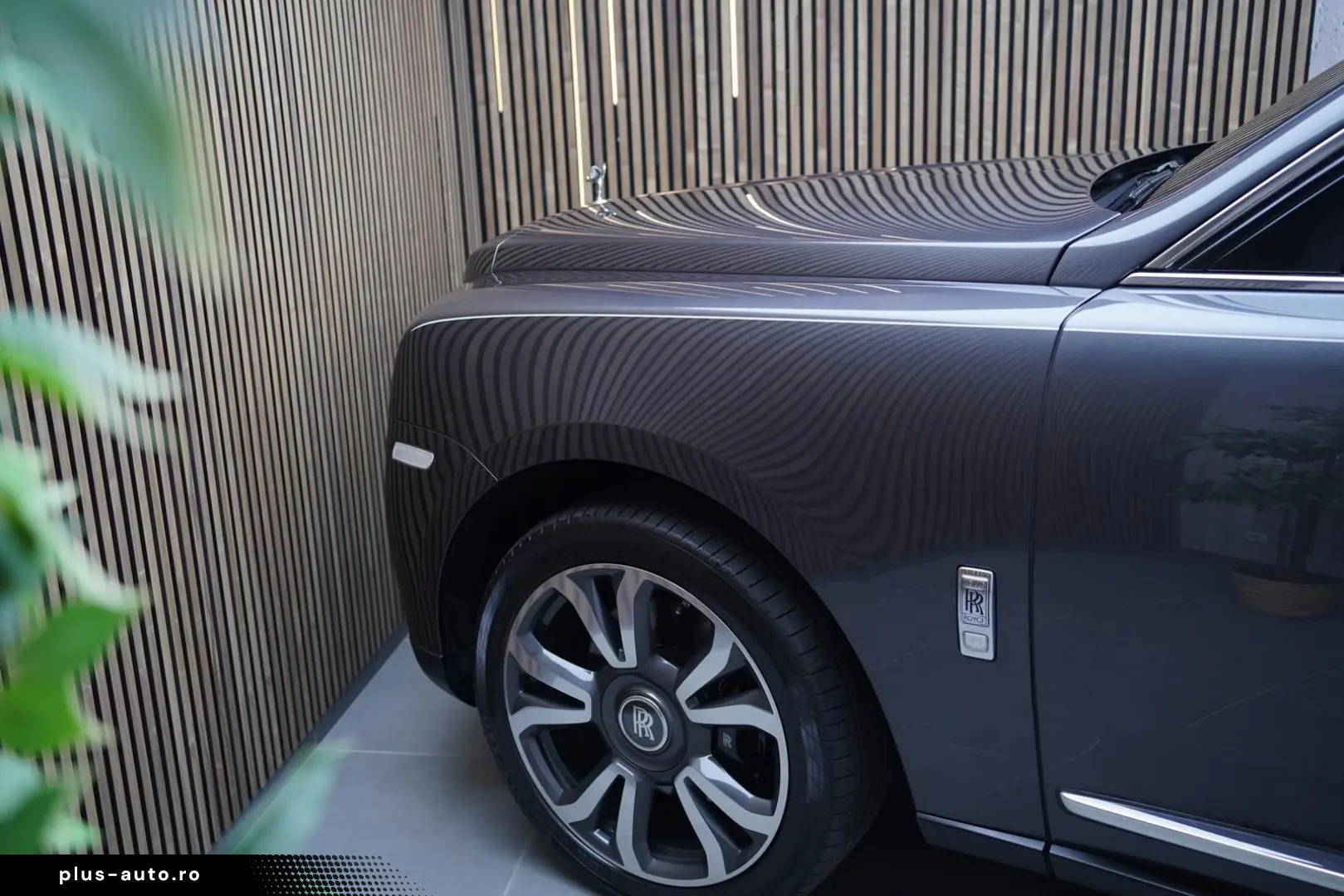 ROLLS ROYCE Cullinan   TV   4-Seats   NightV   22Z   Fridge