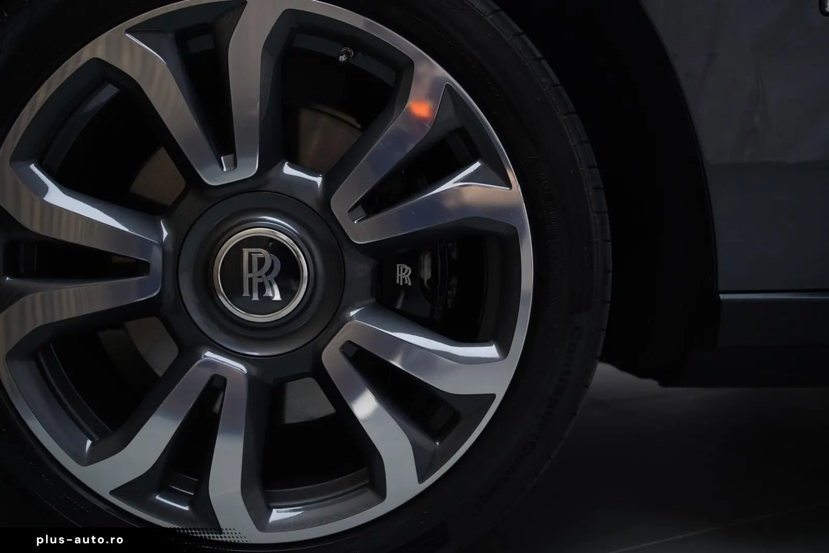 ROLLS ROYCE Cullinan   TV   4-Seats   NightV   22Z   Fridge