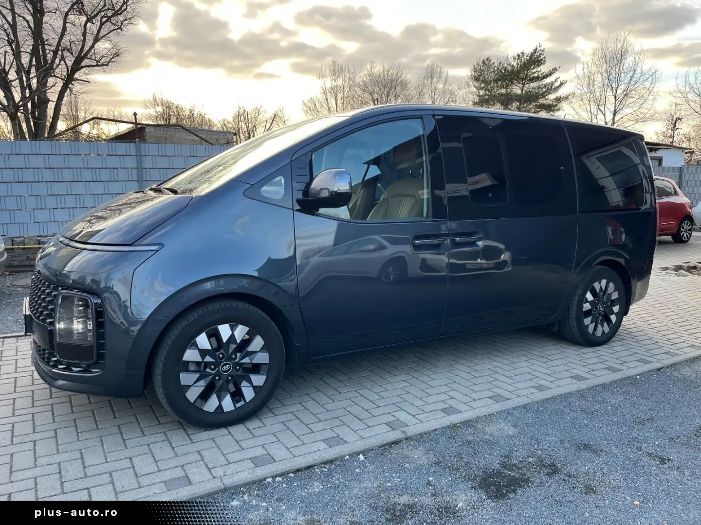 HYUNDAI Staria Signature 4WD BOSE 7Sitze