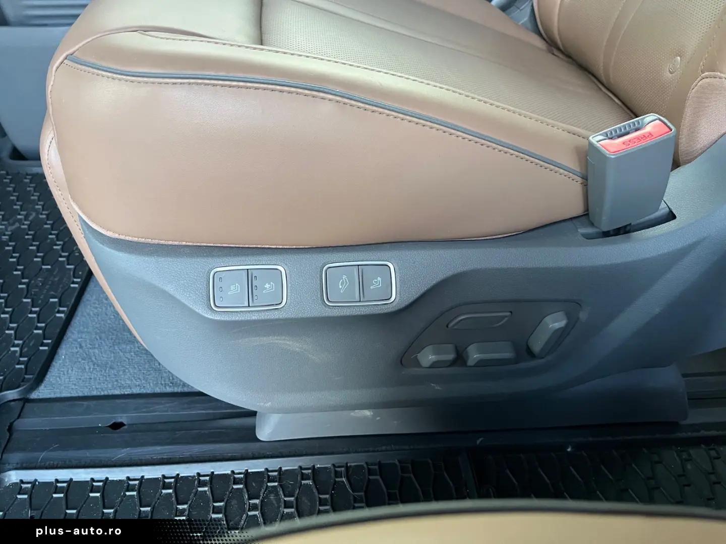 HYUNDAI Staria Signature 4WD BOSE 7Sitze