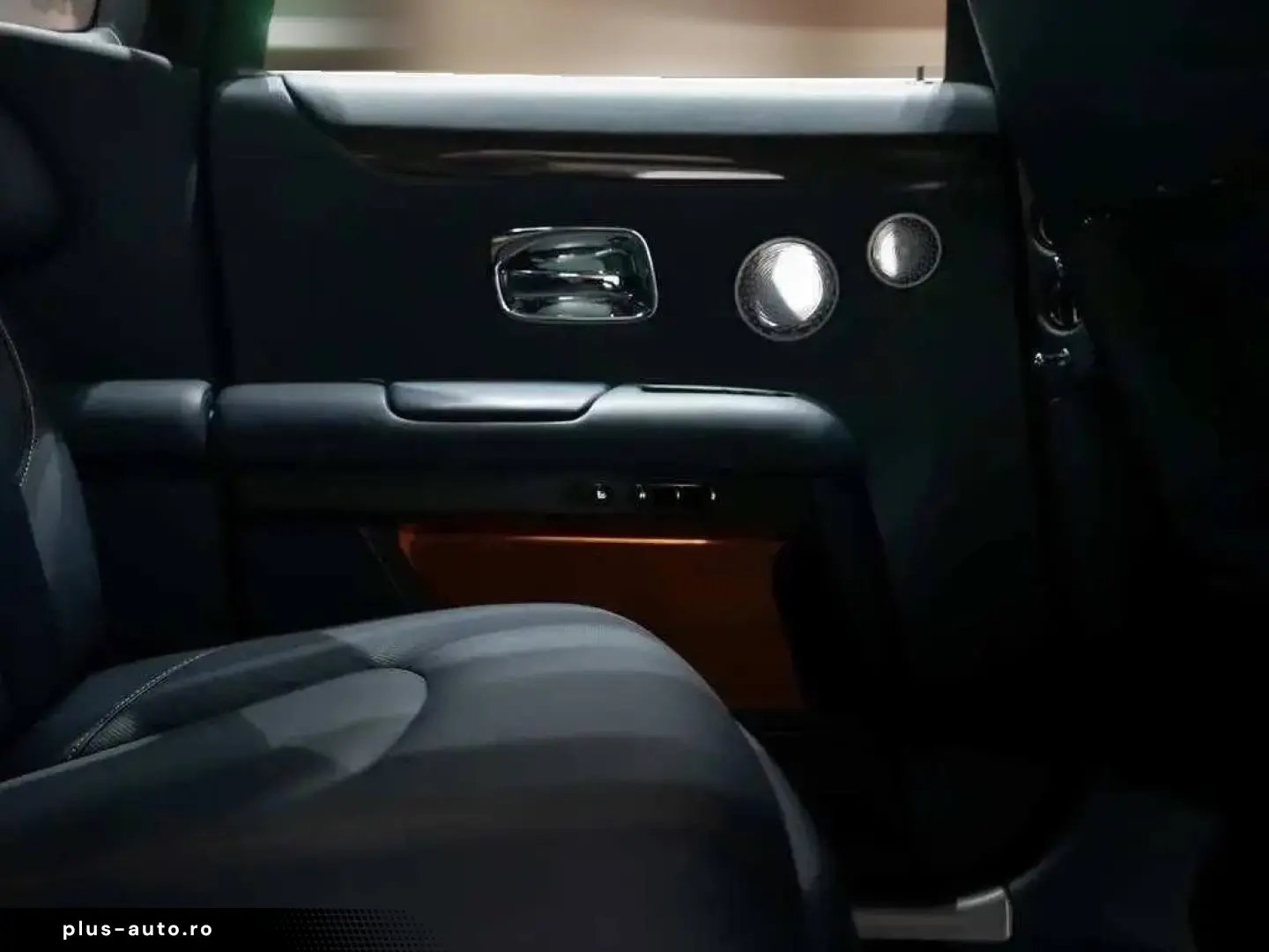 ROLLS ROYCE Ghost Black Badge HUD TV Massage