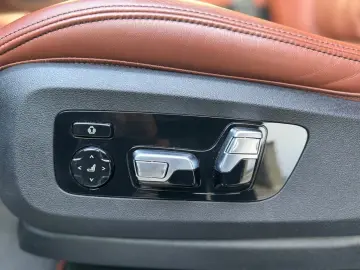 BMW X7 M50 i PANO HUD LIFT AHK LASER 360  B&W