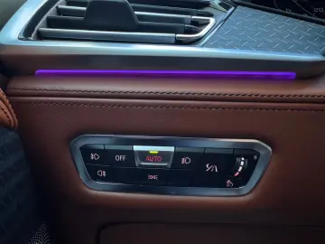 BMW X7 M50 i PANO HUD LIFT AHK LASER 360  B&W