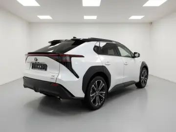 TOYOTA bZ4X Executive Full options  AWD   PANO