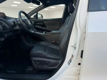 TOYOTA bZ4X Executive Full options  AWD   PANO