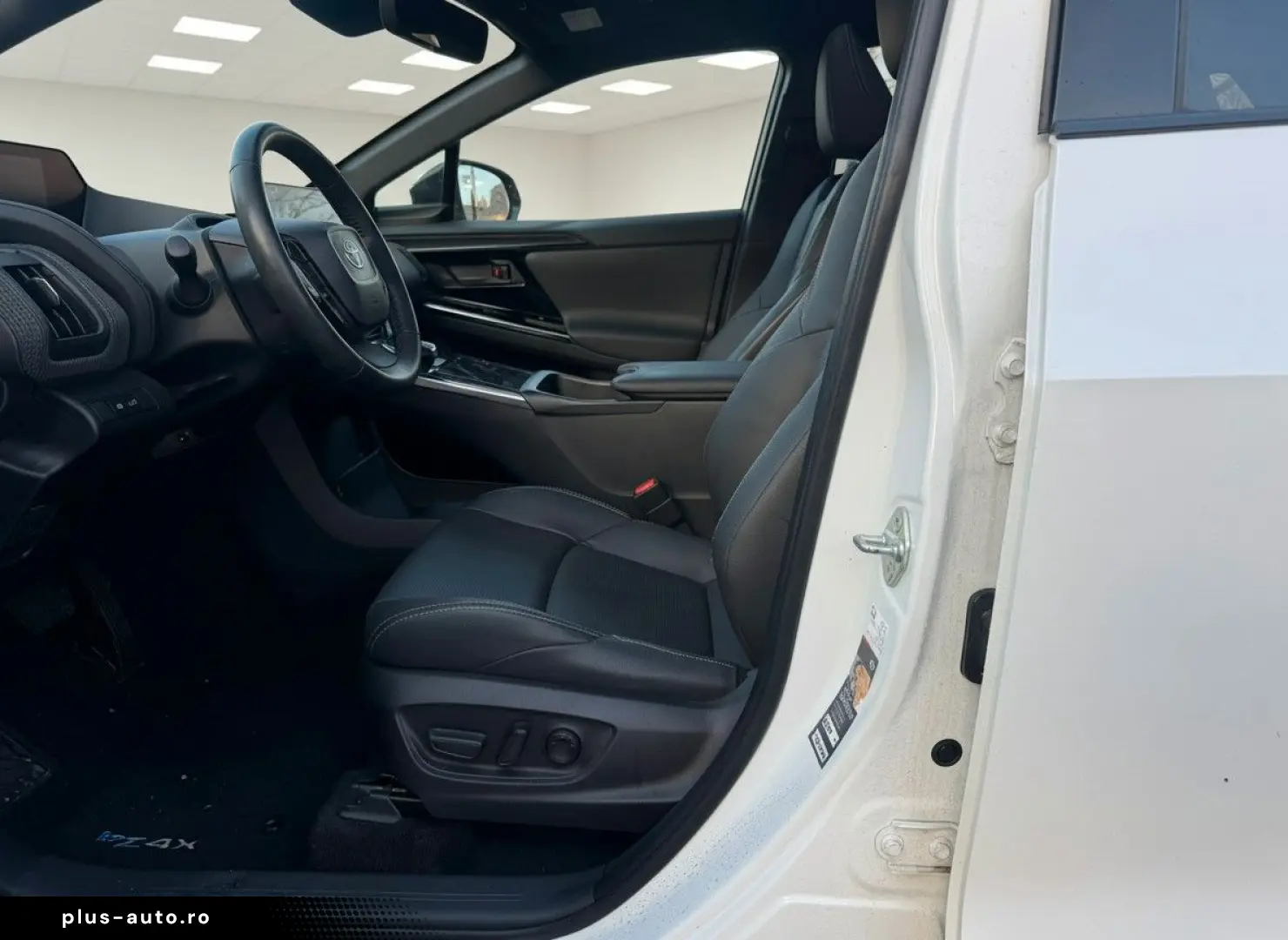 TOYOTA bZ4X Executive Full options  AWD   PANO