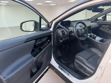 TOYOTA bZ4X Executive Full options  AWD   PANO