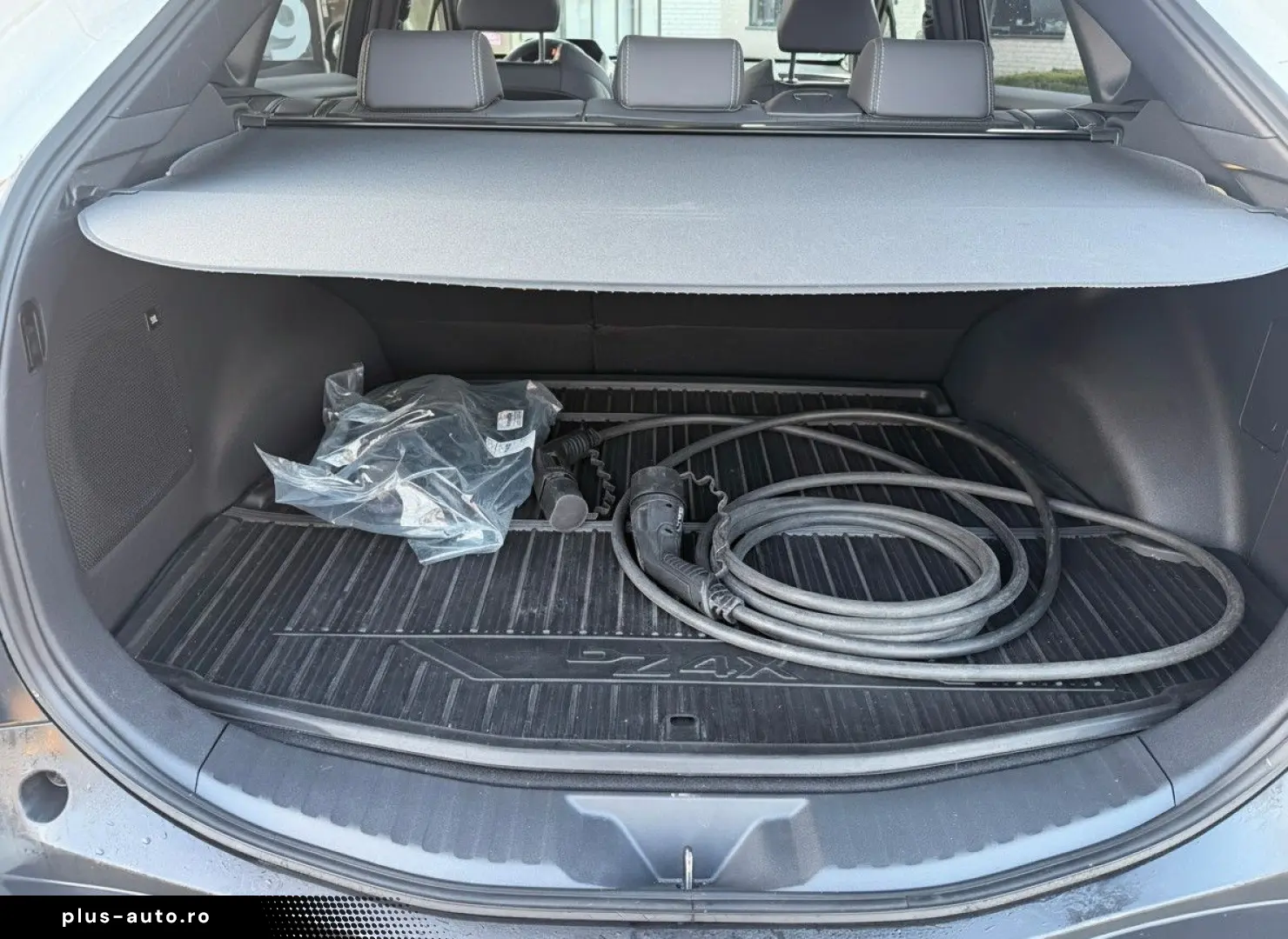 TOYOTA bZ4X Executive Full options  AWD   PANO