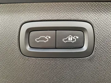 VOLVO XC90 B5 (Diesel) Plus Dark ACC LED Navi SHZ Kam.