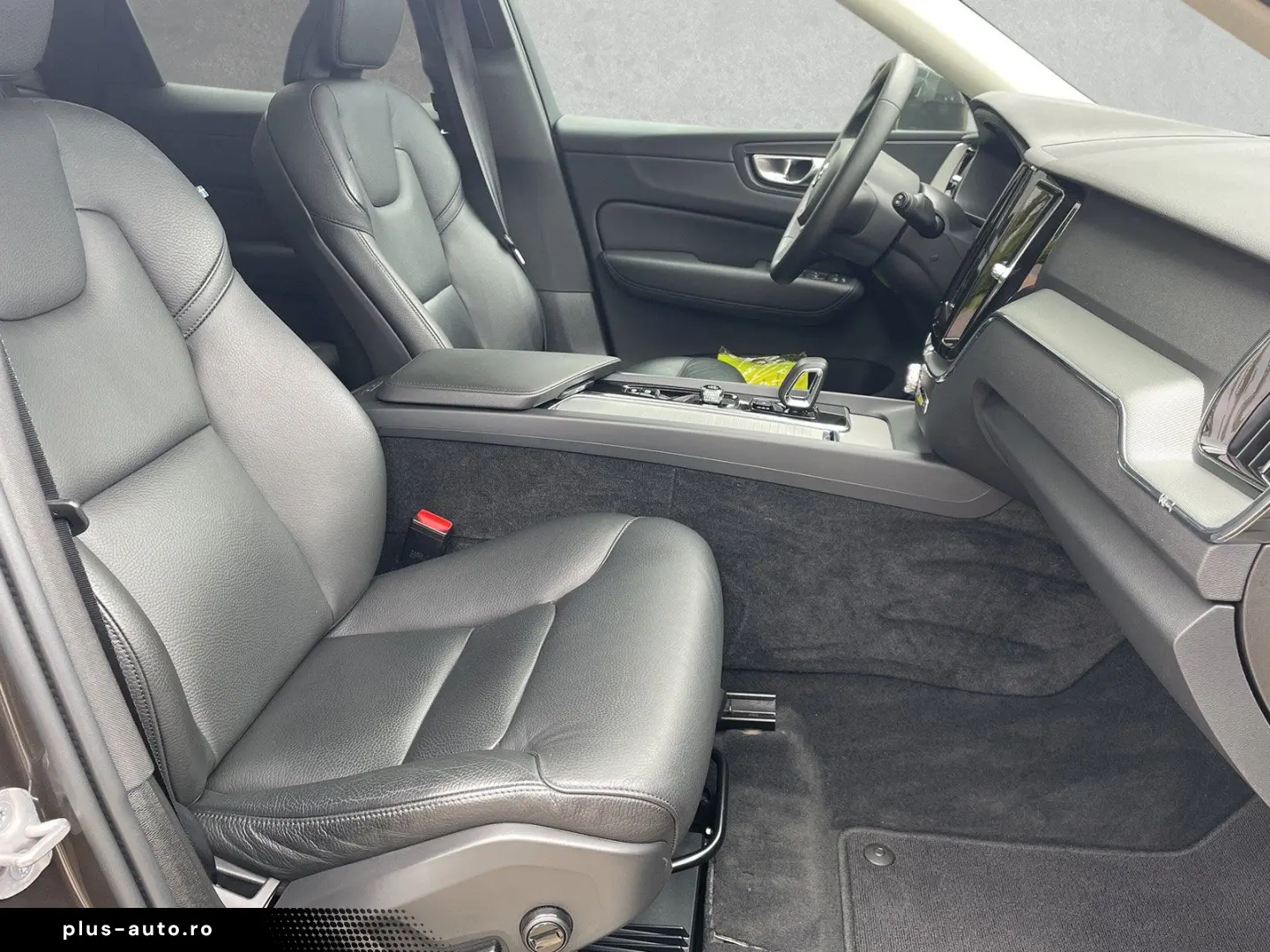 VOLVO XC60 Recharge T6 AWD Thors Hammer Winterpkt. 18